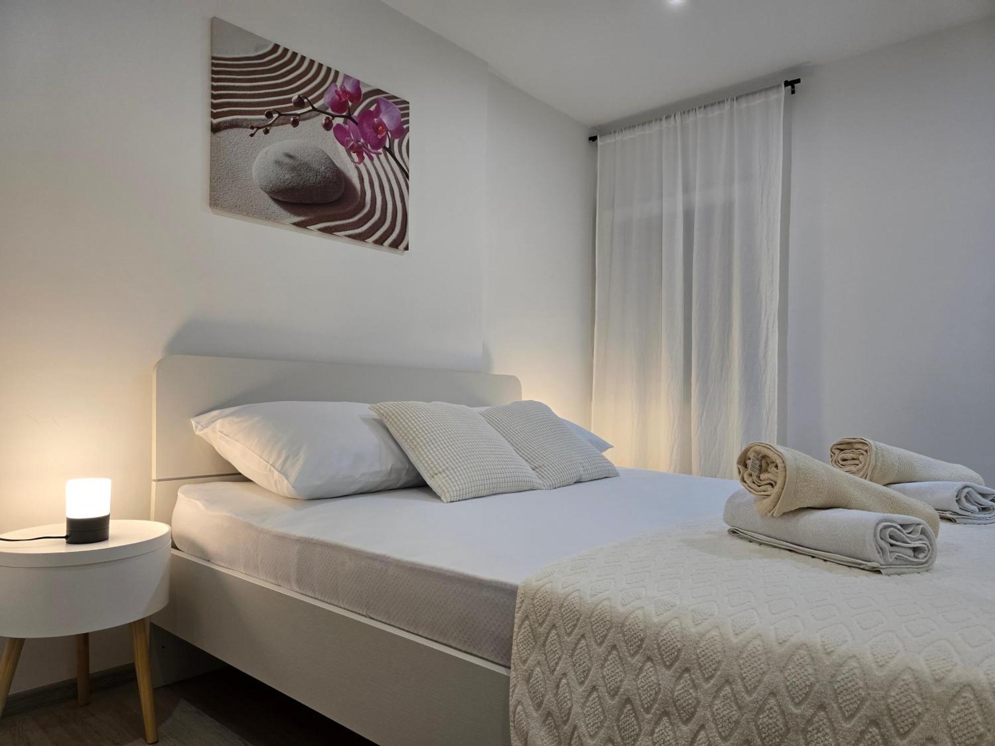 Apartment Blanca With Jacuzzi,Terase And Private Parking คาชเตลา ภายนอก รูปภาพ