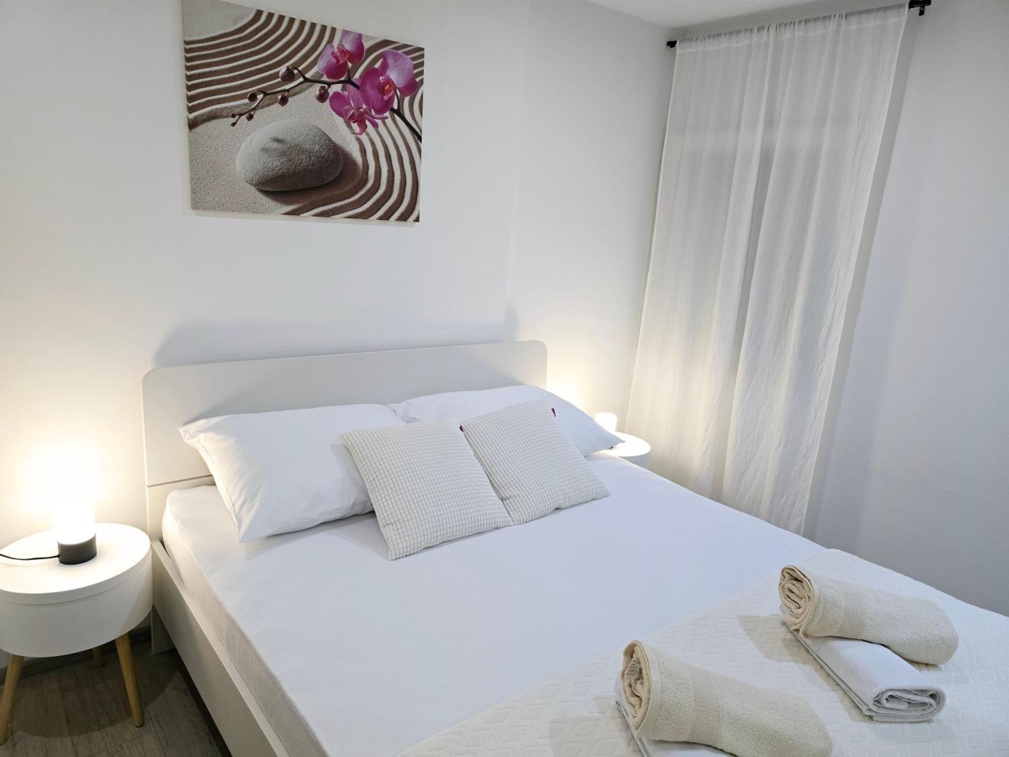 Apartment Blanca With Jacuzzi,Terase And Private Parking คาชเตลา ภายนอก รูปภาพ