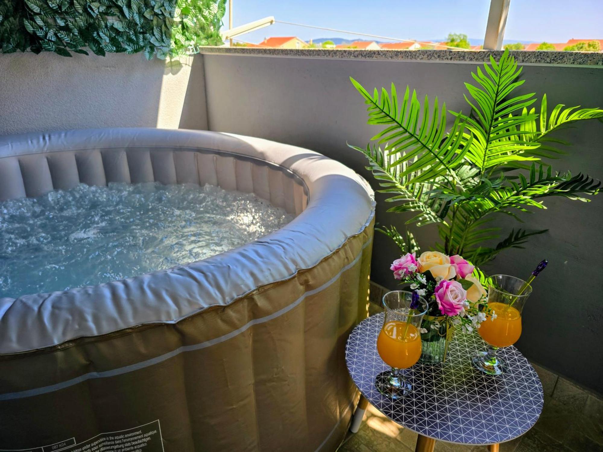 Brand New Modern Apartment Blanca With Jacuzi And Terrace คาชเตลา ภายนอก รูปภาพ
