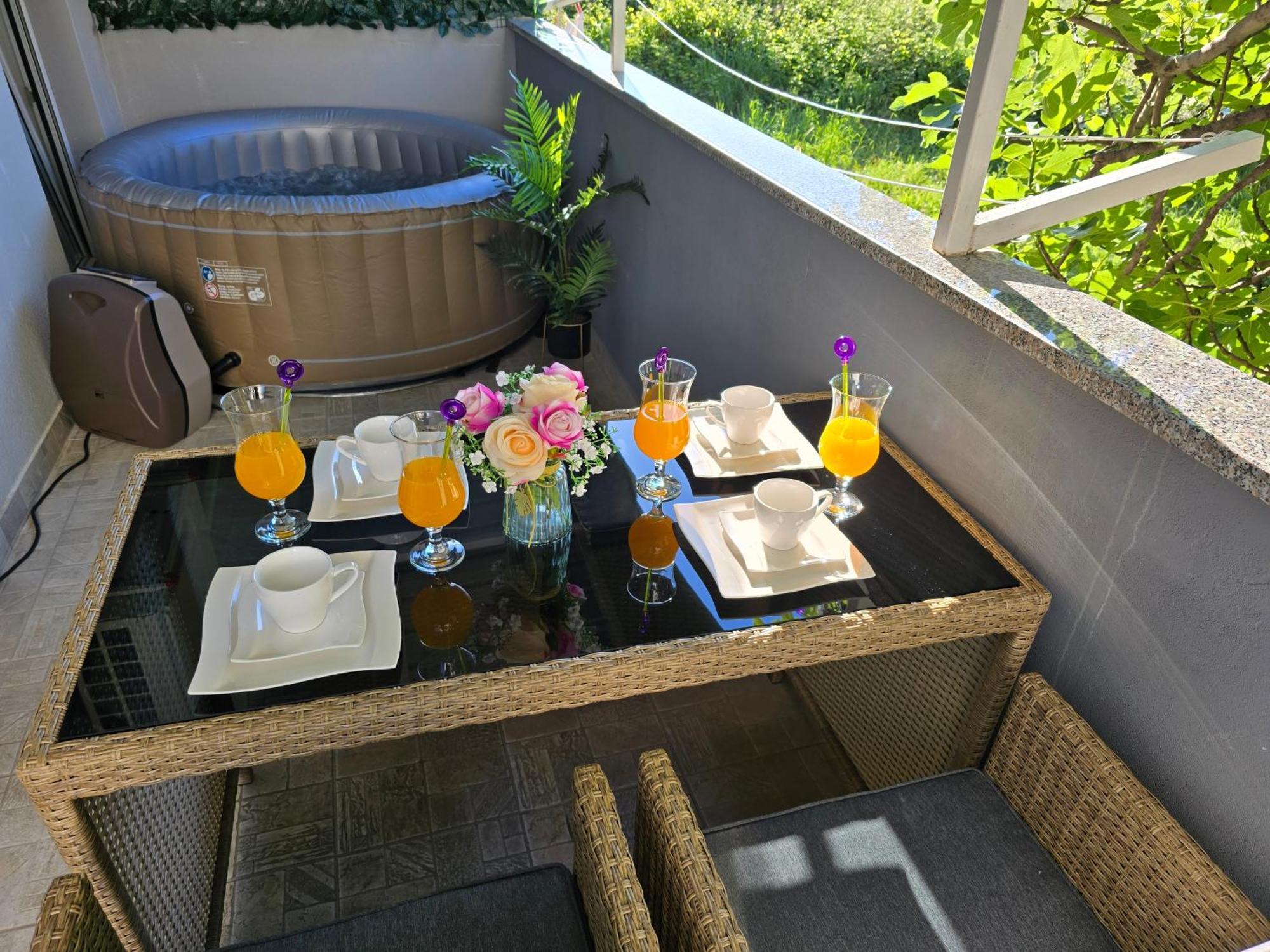 Apartment Blanca With Jacuzzi,Terase And Private Parking คาชเตลา ภายนอก รูปภาพ