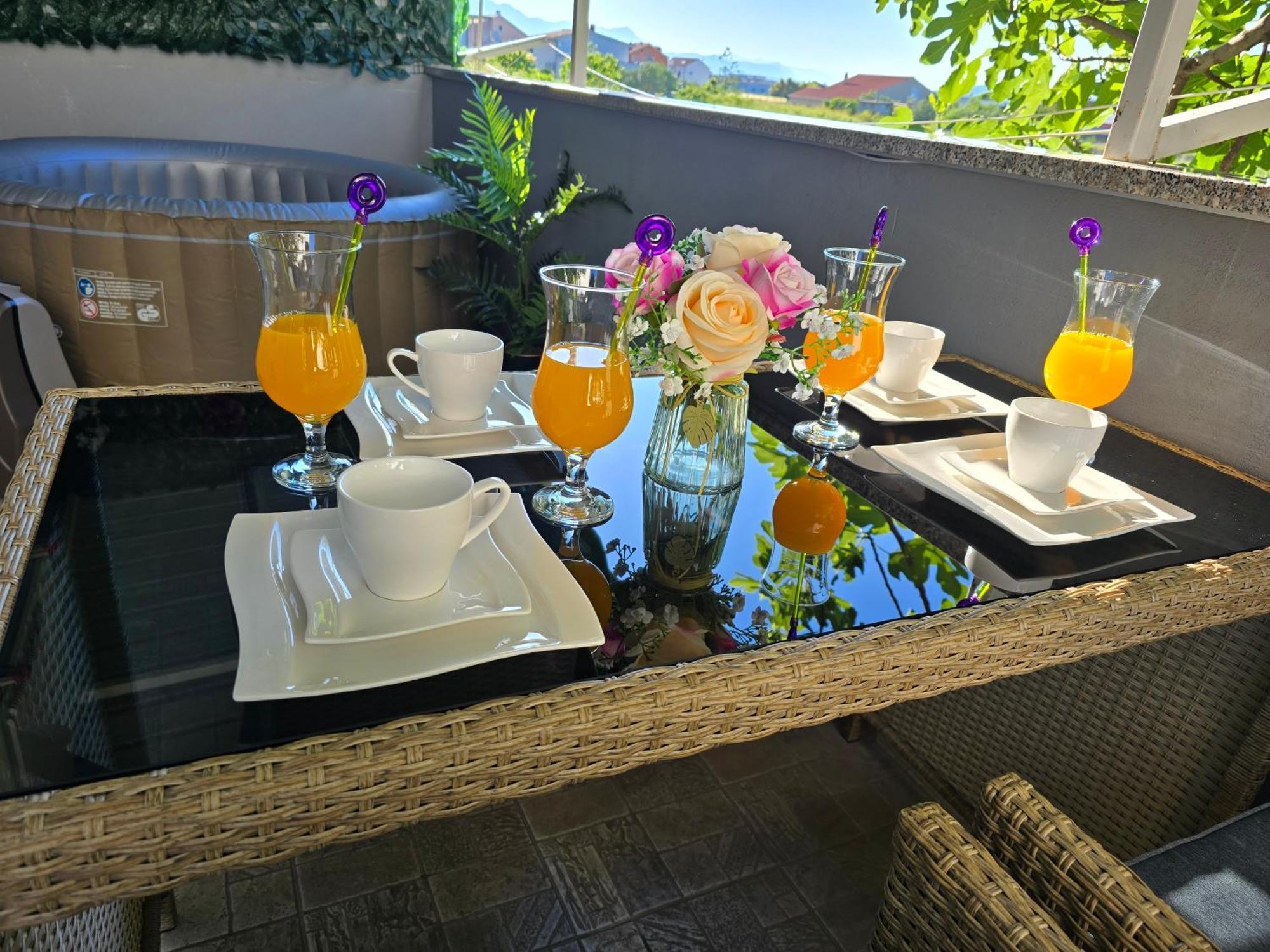 Apartment Blanca With Jacuzzi,Terase And Private Parking คาชเตลา ภายนอก รูปภาพ