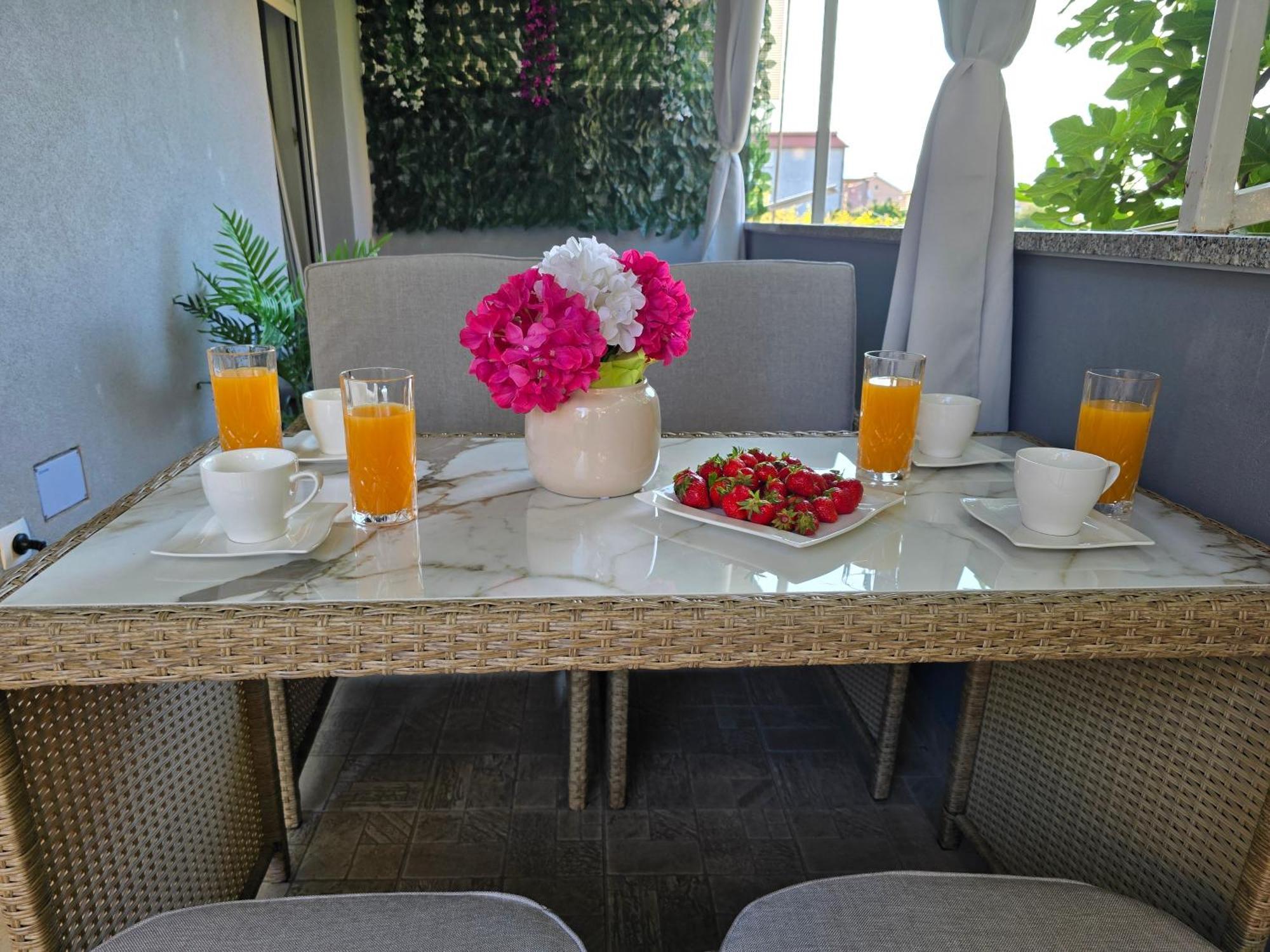 Apartment Blanca With Jacuzzi,Terase And Private Parking คาชเตลา ภายนอก รูปภาพ