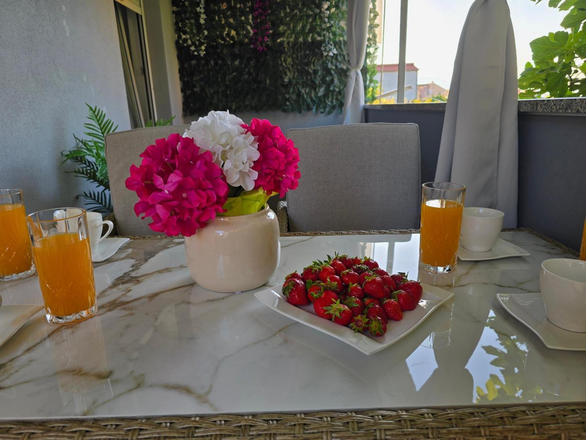 Brand New Modern Apartment Blanca With Jacuzi And Terrace คาชเตลา ภายนอก รูปภาพ