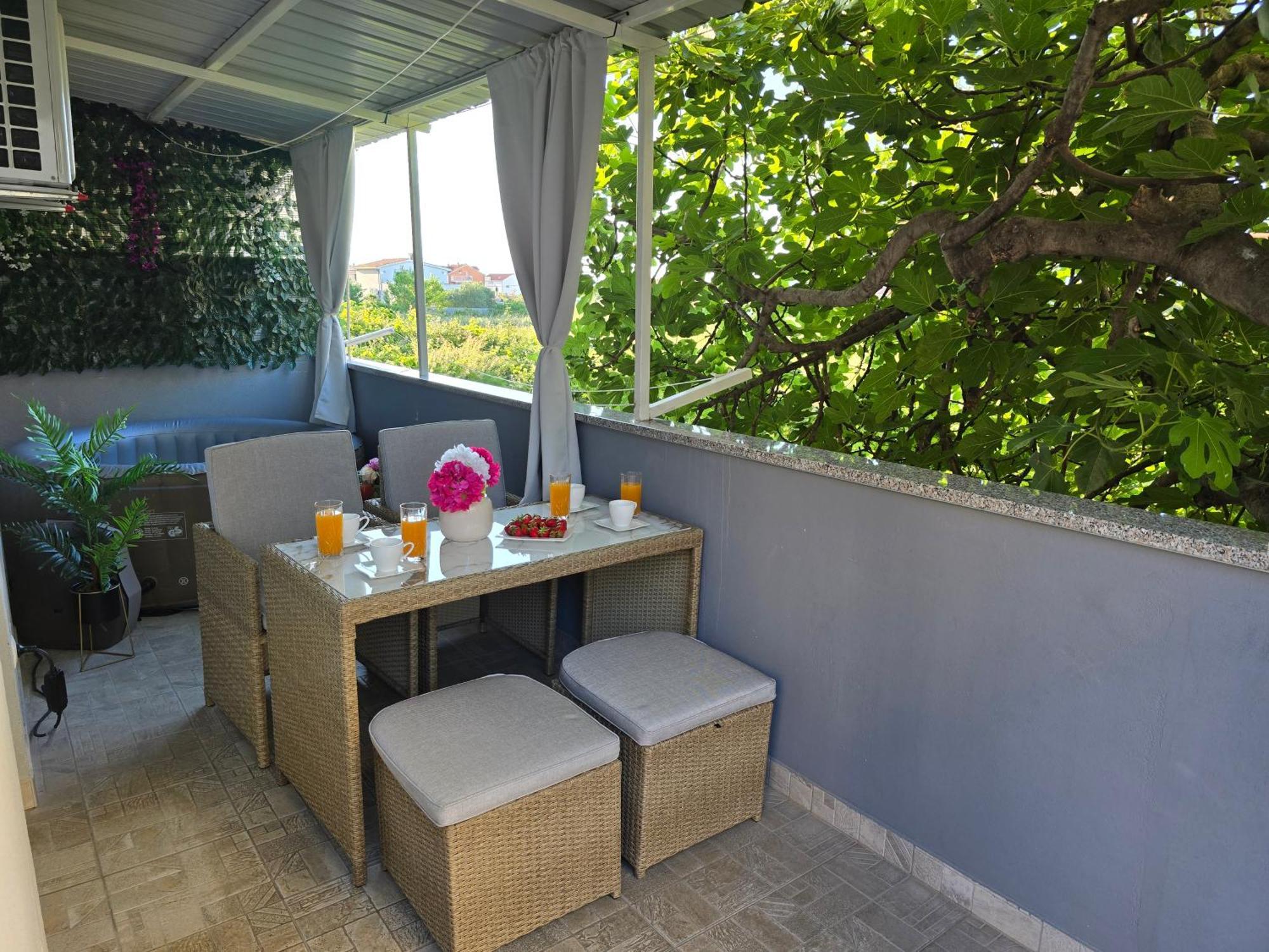 Apartment Blanca With Jacuzzi,Terase And Private Parking คาชเตลา ภายนอก รูปภาพ