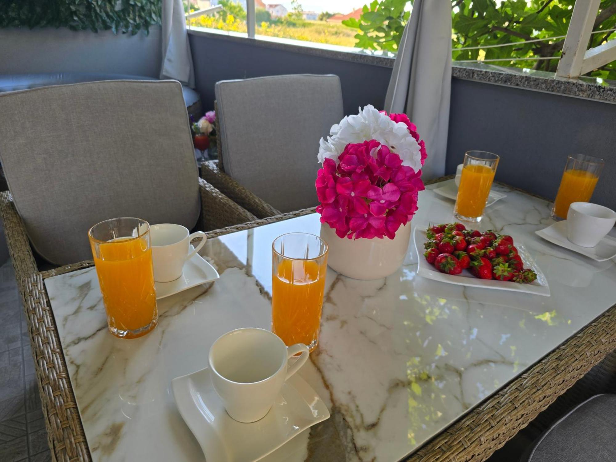 Apartment Blanca With Jacuzzi,Terase And Private Parking คาชเตลา ภายนอก รูปภาพ