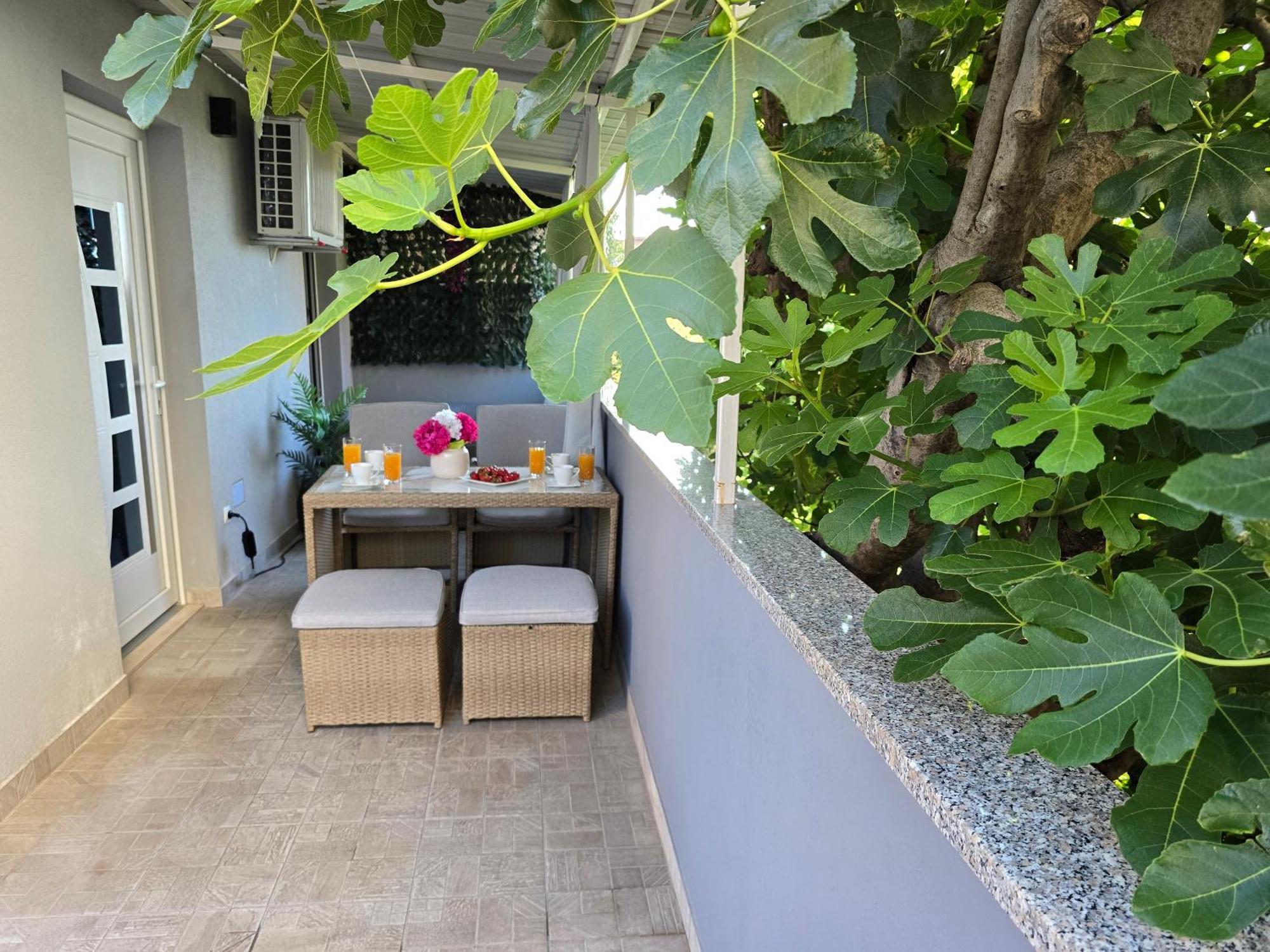 Apartment Blanca With Jacuzzi,Terase And Private Parking คาชเตลา ภายนอก รูปภาพ
