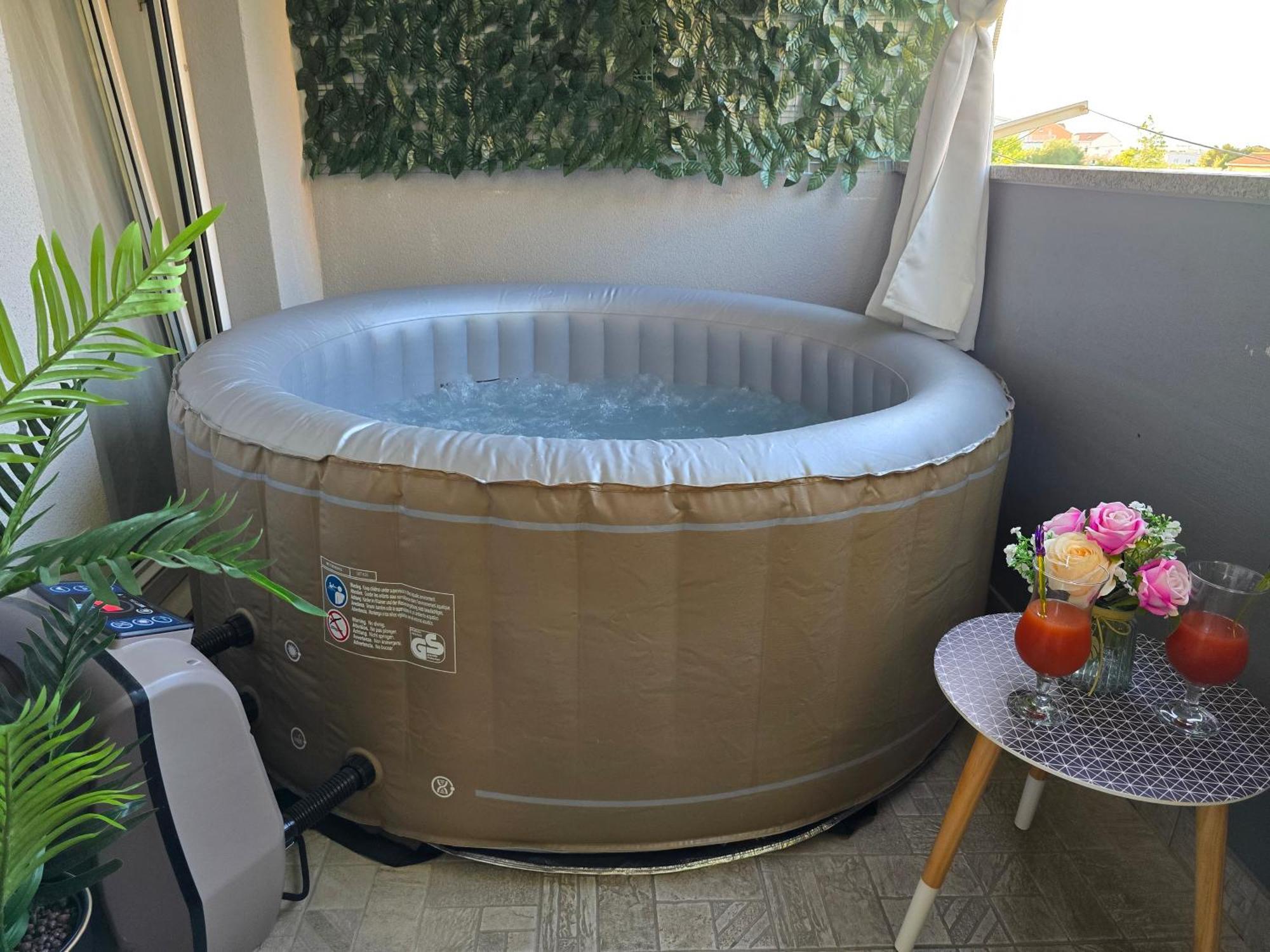 Apartment Blanca With Jacuzzi,Terase And Private Parking คาชเตลา ภายนอก รูปภาพ