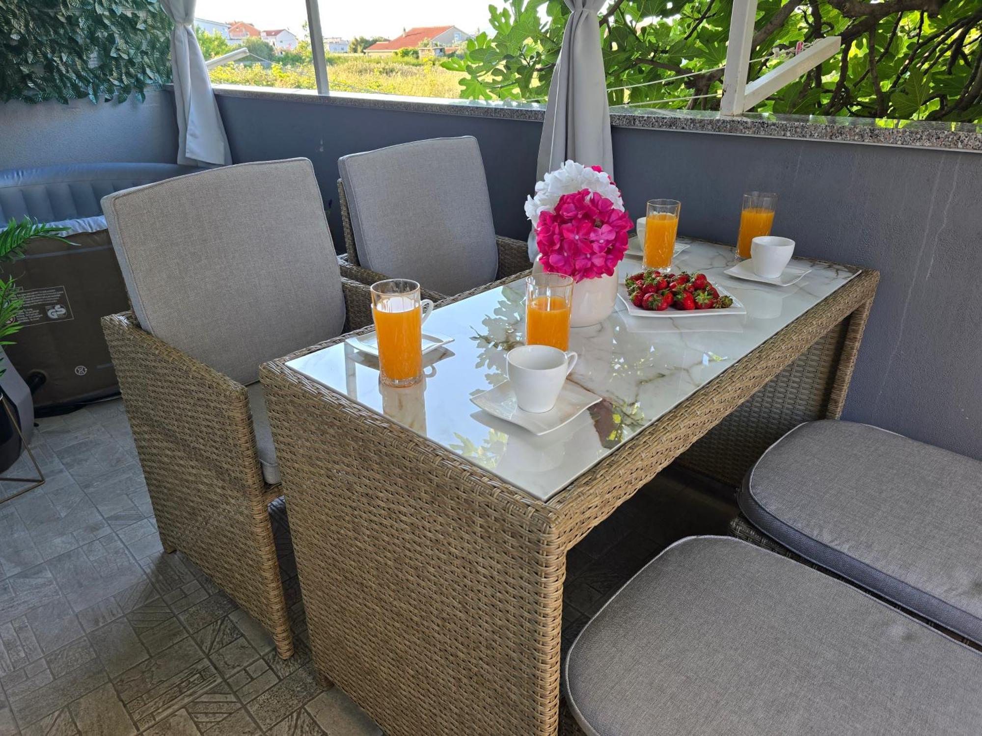 Brand New Modern Apartment Blanca With Jacuzi And Terrace คาชเตลา ภายนอก รูปภาพ